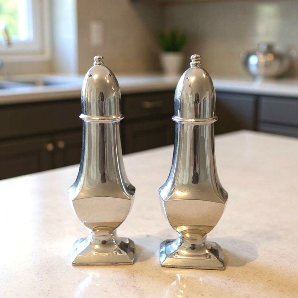 Oneida Chippendale Silverplate Salt & Pepper Shakers Japan Tarnish Resistant